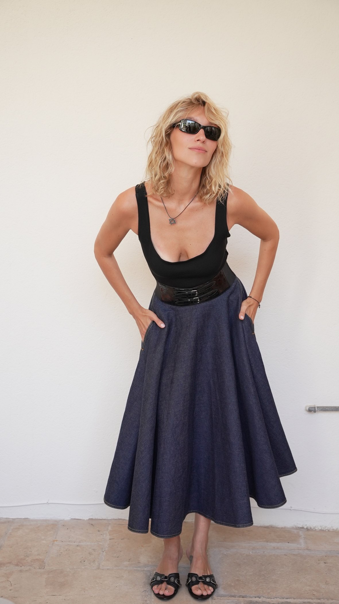 The denim skirt, turning